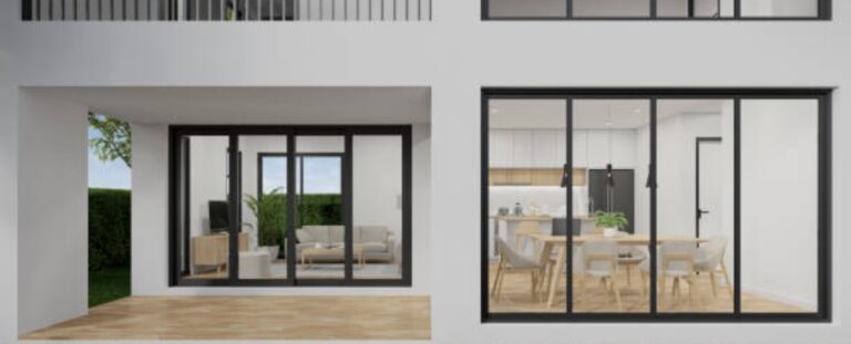 Moderne woning met grote aluminium raamkozijnen