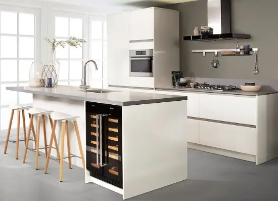 Keukenruimte witte keuken